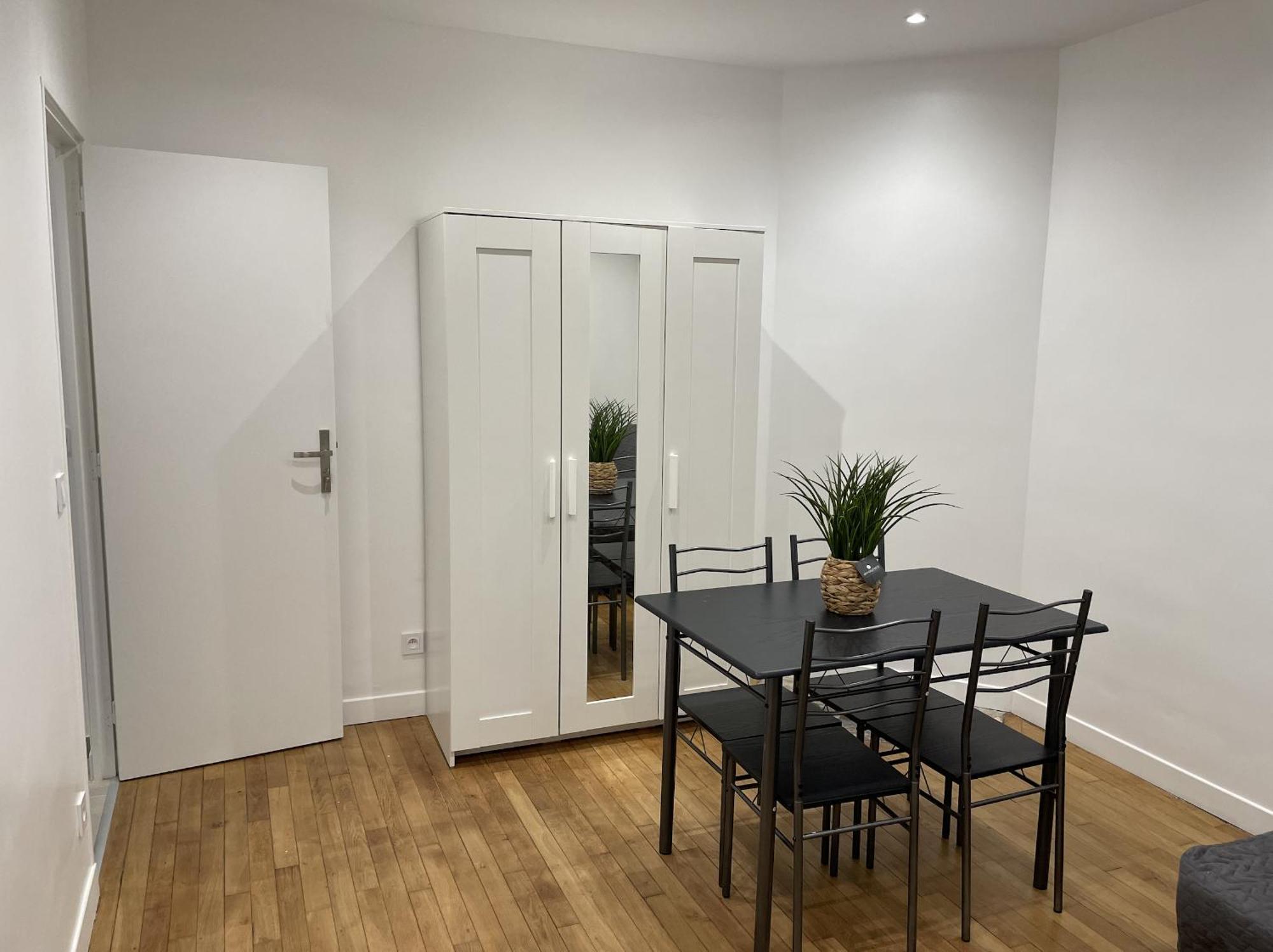 Cadre Ideal Apartment Pantin